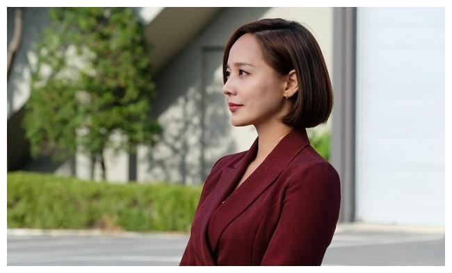 韩国热播剧《顶楼》在第二部中,首次让观众看到了柳真的角色