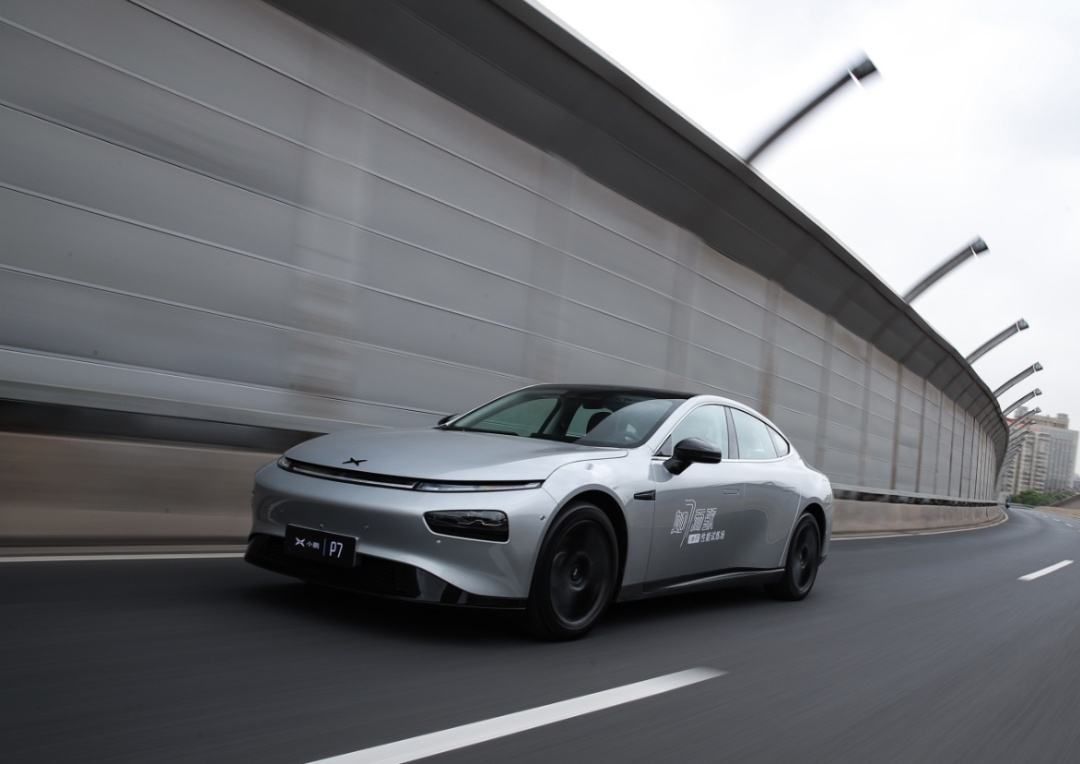 车主因眼睛小，屡次被辅助驾驶误判"睡觉"！何小鹏介入：连夜优化休闲区蓝鸢梦想 - Www.slyday.coM