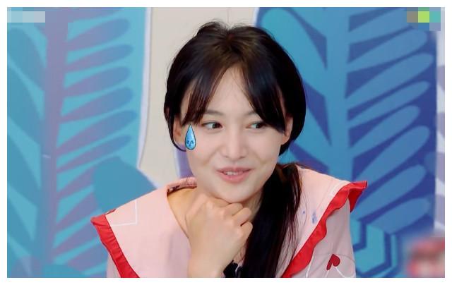 郑爽认不出杨超越,又说了一句话解救自己,无意暴露真实情商!