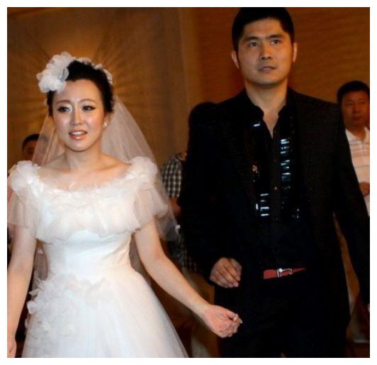 潘阳和老公结婚之后的财政大权全归潘阳了,因此人称"潘十亿".