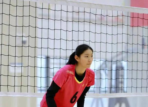 邹佳琪丁欣妍选择离队,周馨忆将继续坚持|杨佳|邹佳琪|江苏女排_新浪