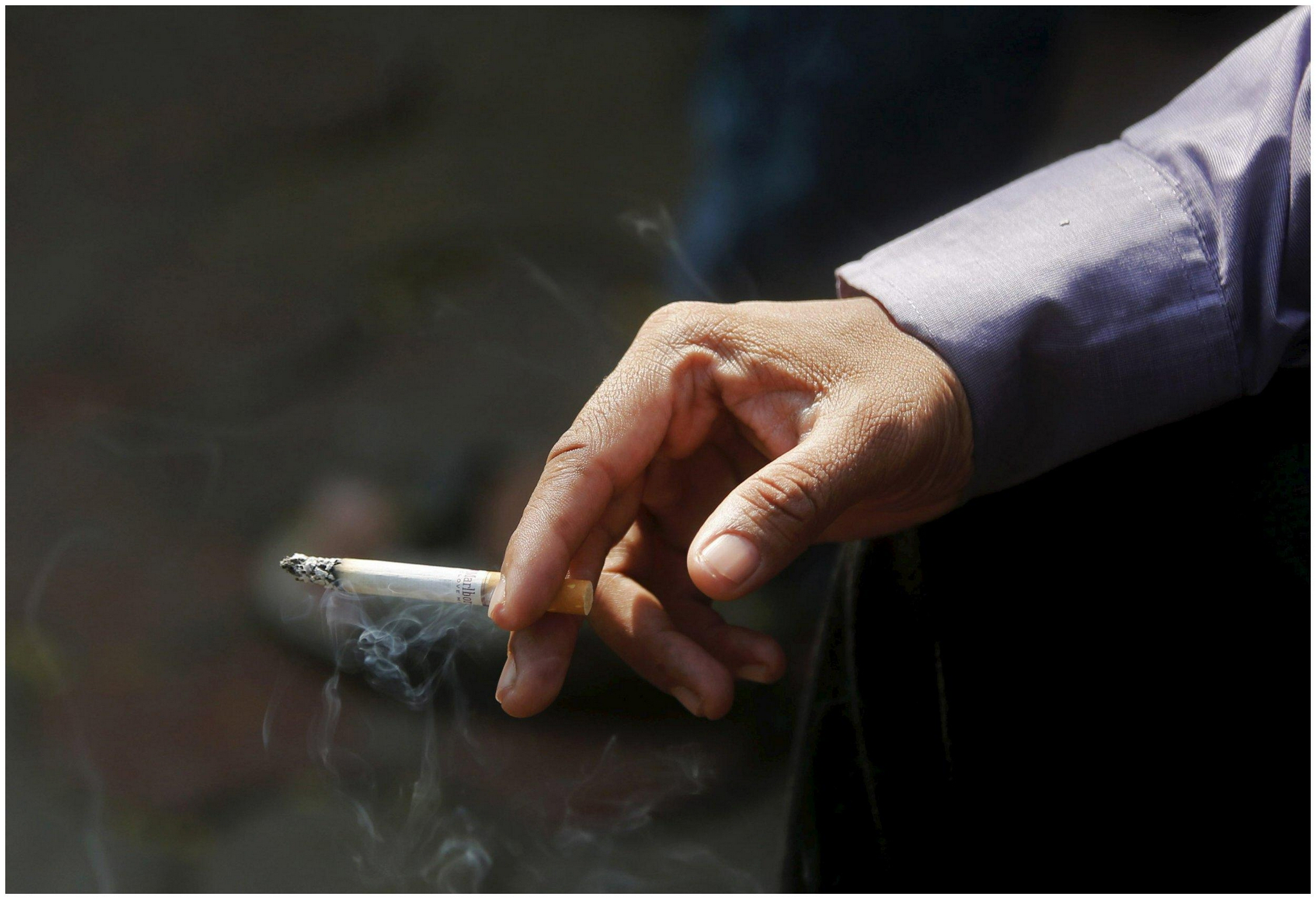 出现把烟吸了一半后掐掉,然后等烟瘾上来的时候,再继续抽剩下的半支烟