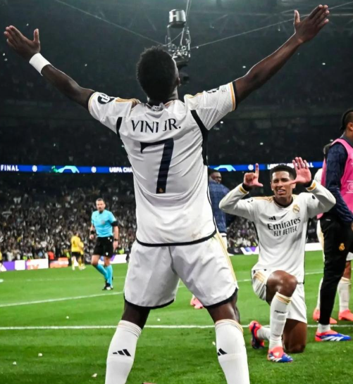 续约僵局与战术迷失：维尼修斯的伯纳乌前景将如何重塑皇马进攻体系？