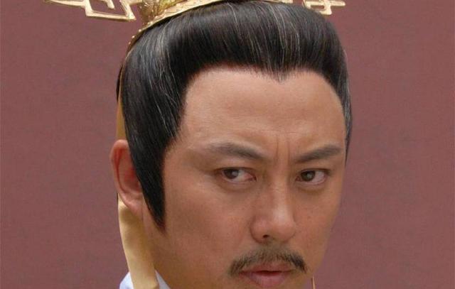 从前,他在《康熙王朝》中是为国为民鞠躬尽瘁的伍次友,更是茹萍演的