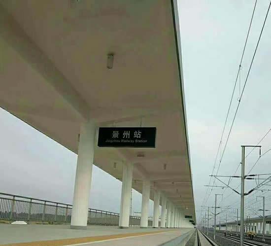 杜桥镇佛台中桥南2公里,车站已开通至景县汽车站,龙华火车站的公交