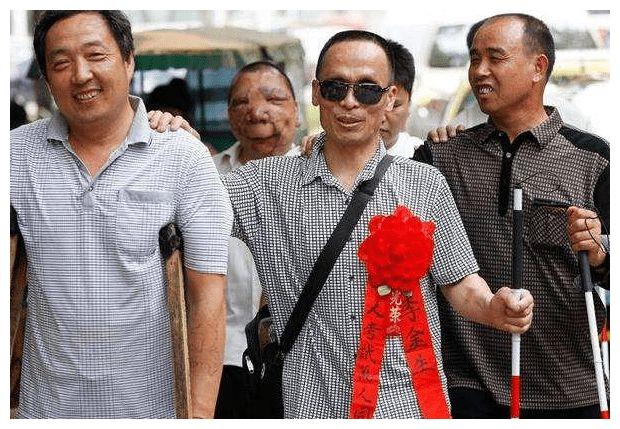 盲人也能参加高考？看到盲人的试卷后，网友傻眼了休闲区蓝鸢梦想 - Www.slyday.coM