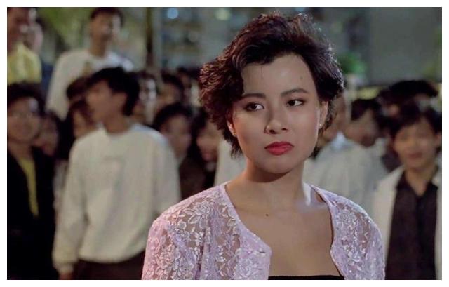 她被称为电眼美人与音乐才子离婚一年后闪婚嫁富豪生龙凤胎