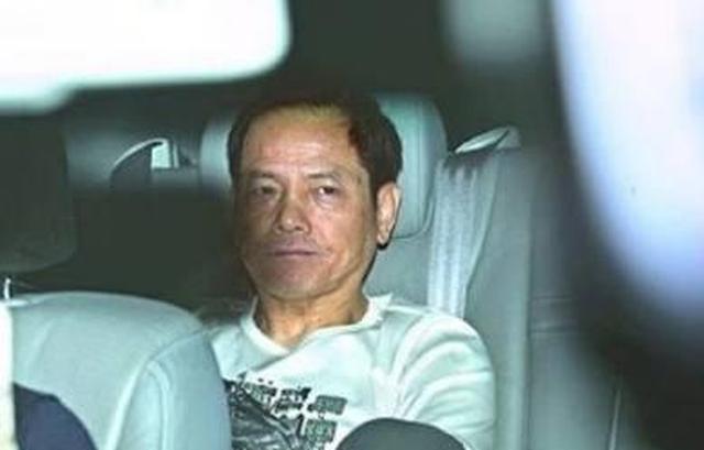 现实中,耀仔作为崩牙驹的死党,曾经为他顶罪而蹲过几年监牢.