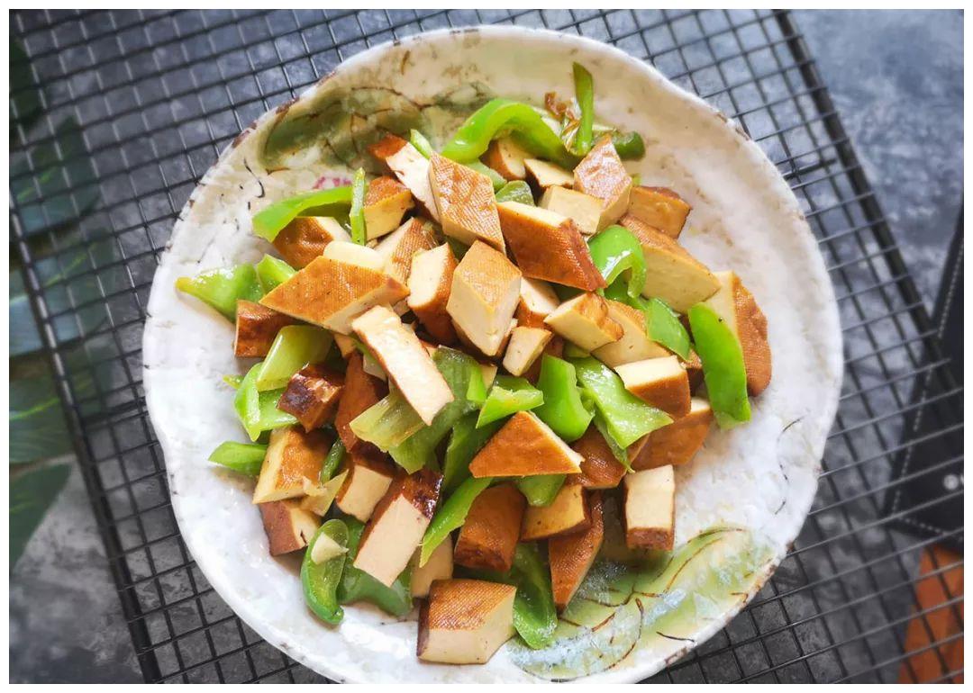尖椒炒五香豆腐干:简单快手家常下饭菜