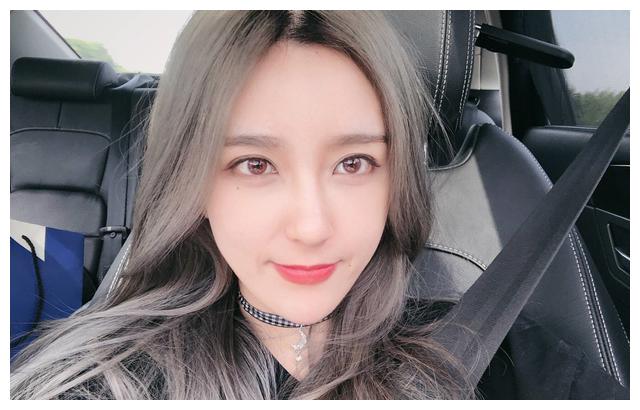 一个便是开头说的喝战马,电竞椅了,这个梗其实是rita"自己"不小心造