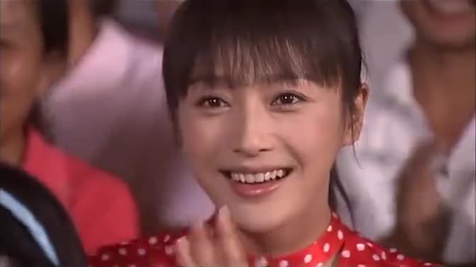 真情错爱:叶瑾星星眼看着台上表演的司徒敏,郎才女貌,不过如此