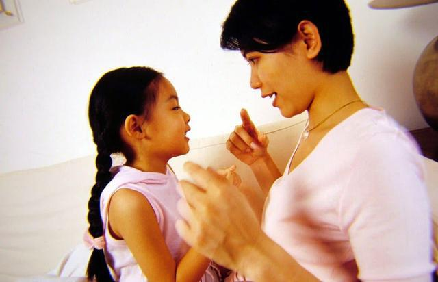 太可爱!2岁萌娃偷啃橱窗面包被发现,妈妈的做法值得点赞休闲区蓝鸢梦想 - Www.slyday.coM 太可爱!2岁萌娃偷啃橱窗面包被发现,妈妈的做法值得点赞休闲区蓝鸢梦想 - Www.slyday.coM