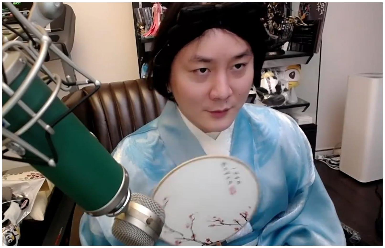 因此张大仙在市面上没有找到合适尺码的衣服,但为了尽早满足粉丝们的