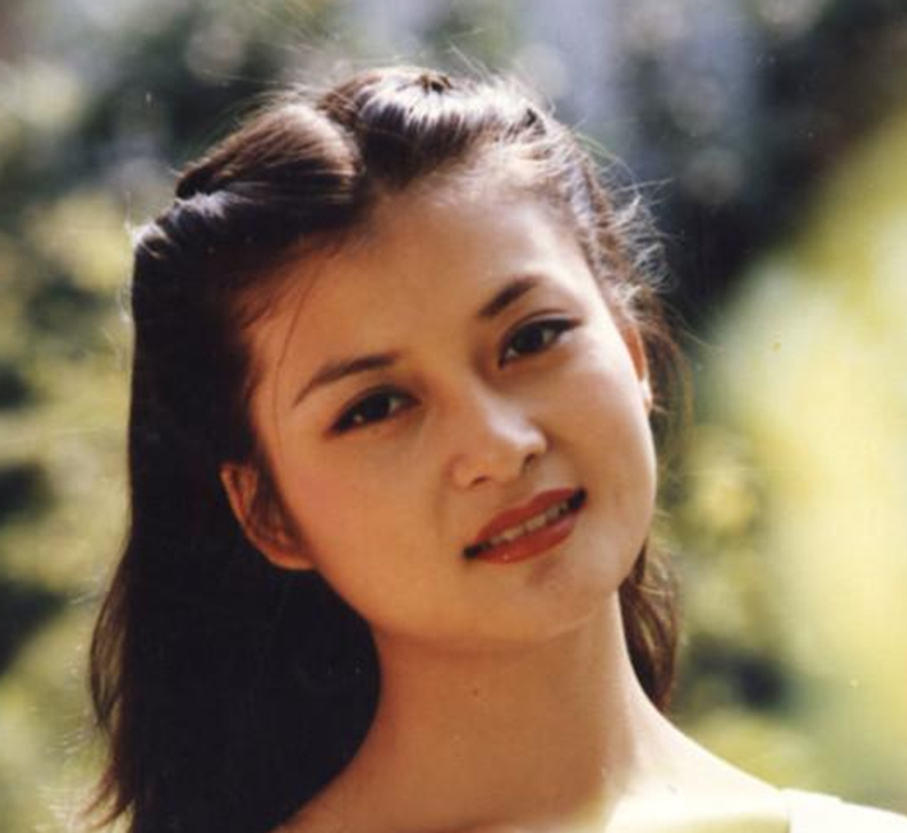 歌手朱晓琳15岁靠一首歌爆红隐退经商失败后至今仍是单身