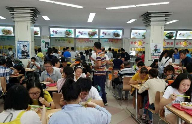 看了北大食堂的饭菜和价格，我无限后悔，为何高中没有好好学习？休闲区蓝鸢梦想 - Www.slyday.coM