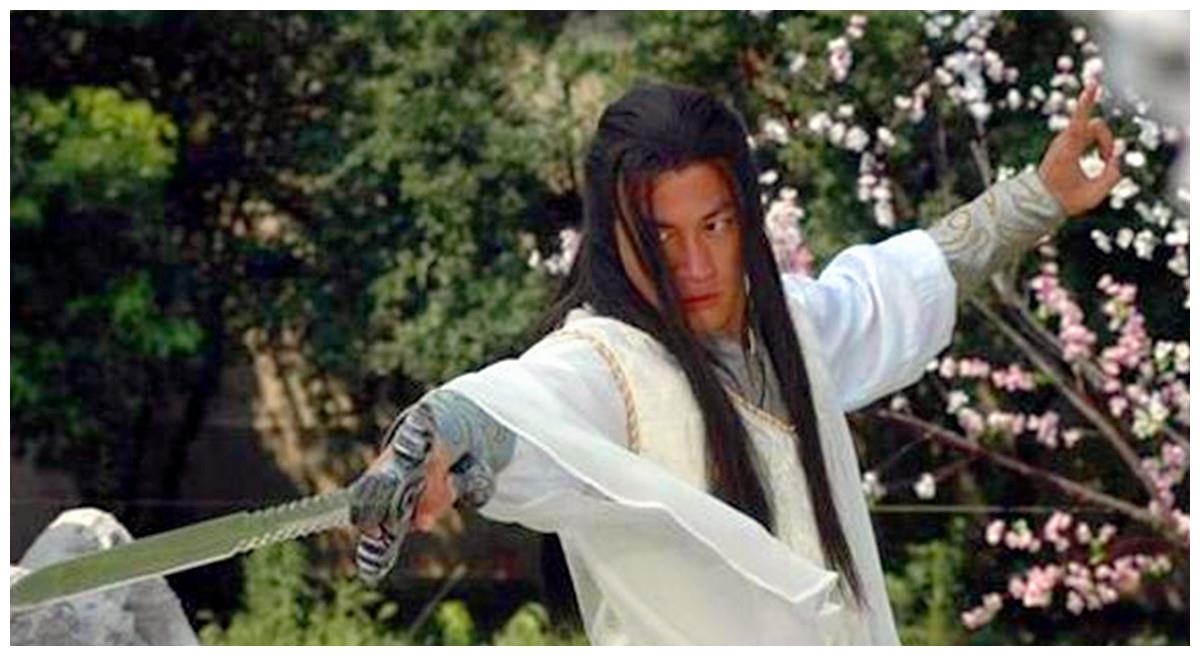 和剑仙叶孤城紫禁之巅之战更是名动天下,此后他剑术愈加精进,和孙秀清