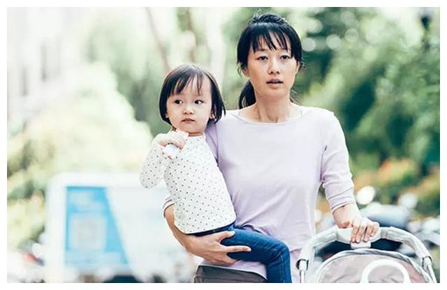 44岁马伊琍携女现身!独自照顾两个女儿的她现在怎么样了?