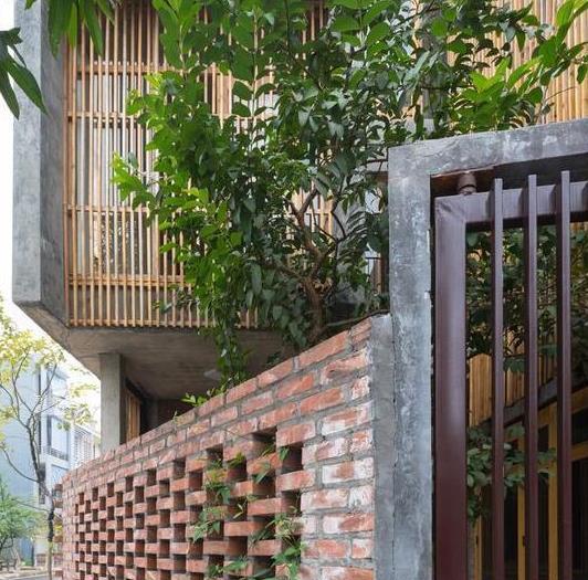 4月发文:家里剩2车红砖,老爸就砌了个院墙