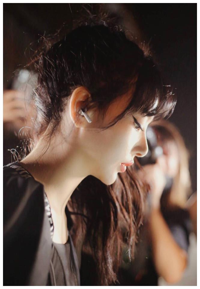 孔雪儿靠颜值终于翻盘生图下的侧颜真是天使级别