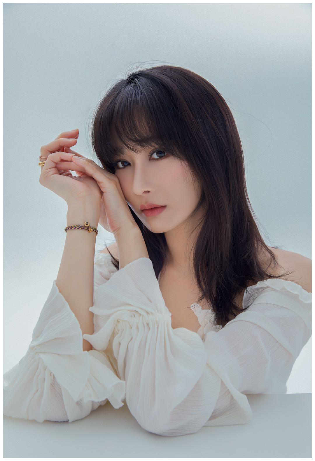 语音播报 缩小字体 放大字体 微博 微信 分享 0 昨日是陈冰出道六周年