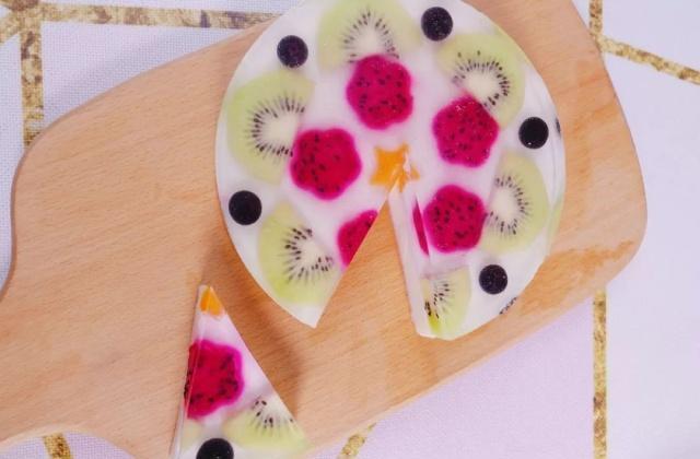 自制的果冻蛋糕,口味多样,颜值高,熊孩子眼睛一看见就挪不开