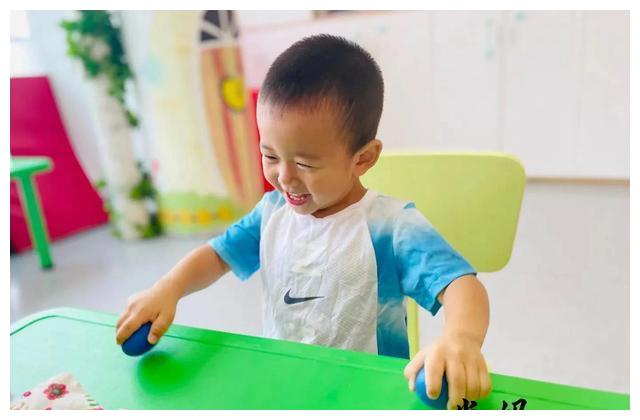 我儿说，妈妈你没工作没钱结账，不能吃，爸爸付钱的，爸爸可以吃休闲区蓝鸢梦想 - Www.slyday.coM