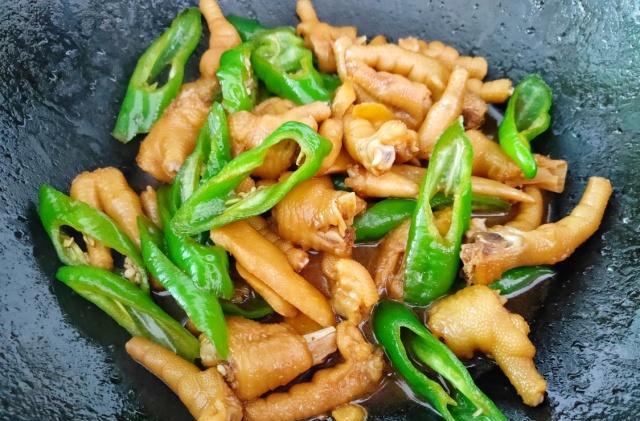 隔三差五做一次,每次一大盘不够吃|凤爪|鸡爪|青椒_新浪新闻