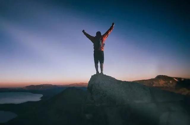 人生都是硬扛当你撑不住的时候看看这四句话