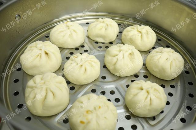 过年蒸包子冷水上锅热水上锅区别大了用对方法包子蓬松暄软