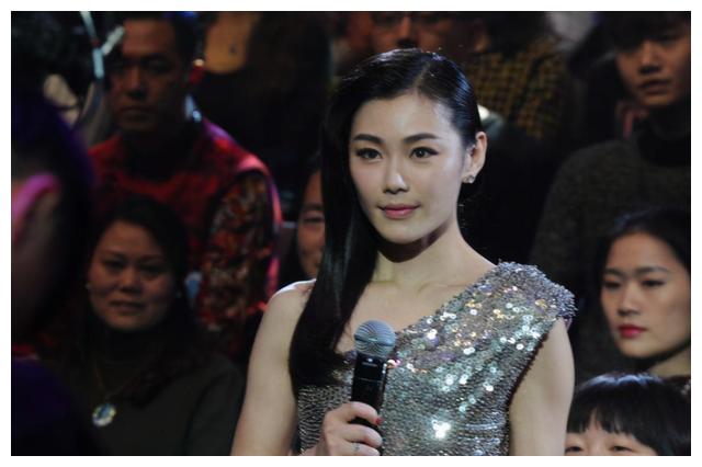 赵子靓当年在湖南台最火的时候,爱上了自己的领导,本来是能成就一段