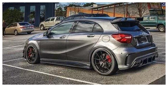 奔驰a45战斗灰改装案例杀伤力满点的尾灯