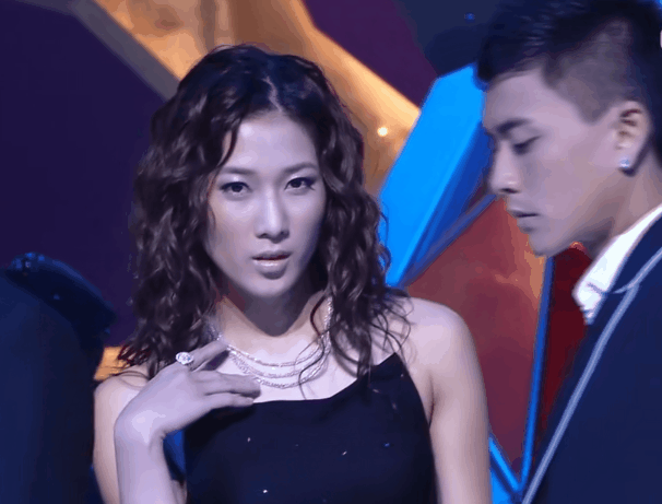 前两天的53周年台庆夜,让大家也重温了不少历年台庆经典时刻,其中就有