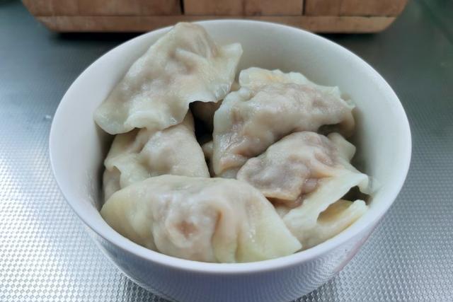 酸豆角猪肉饺子