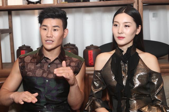 嘎子哥老婆近照曝光穿旗袍秀超完美身材被网友吐槽下巴显僵硬