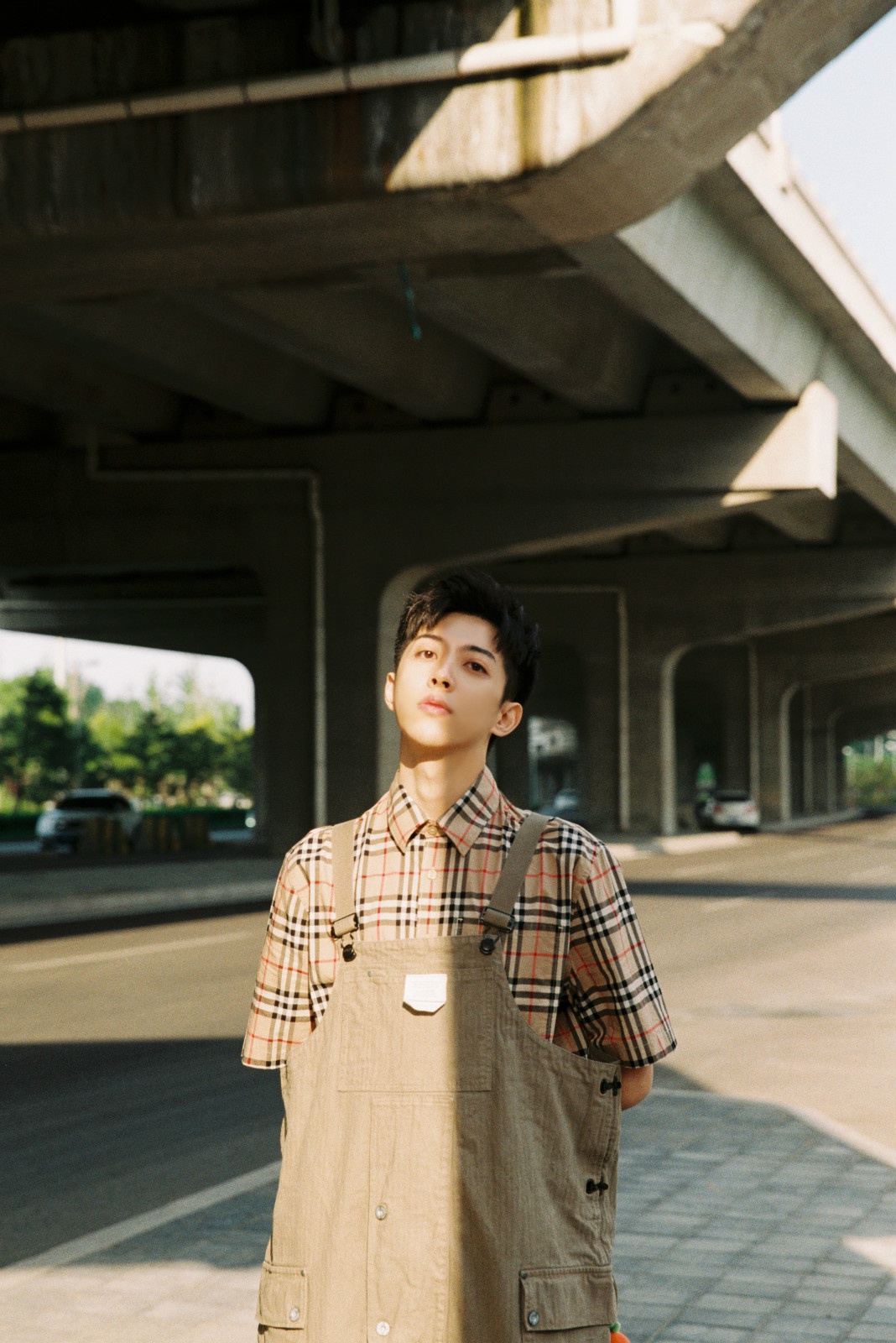 朱俊麟《穿越火线》今晚开战 发布会造型宛若真人cf