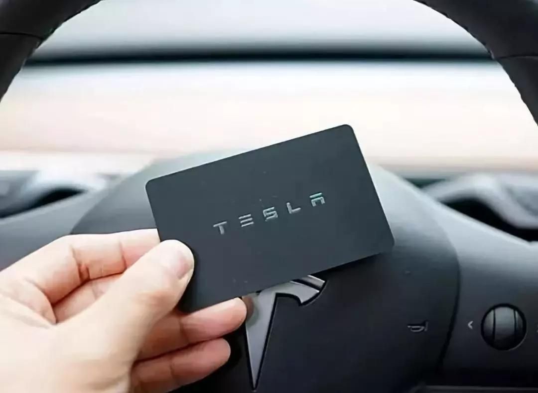 马斯克道歉！特斯拉断网致车主被锁车外，福特暗讽：我们永远不会休闲区蓝鸢梦想 - Www.slyday.coM