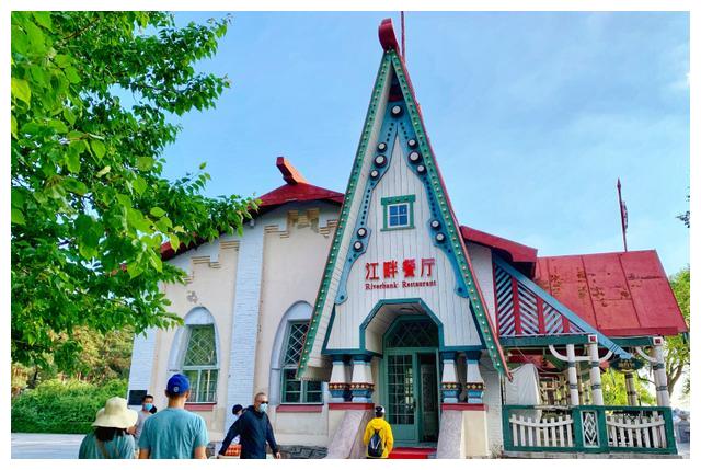 江畔餐厅临江观景木廊开放啦!鲜酿啤酒 俄式大串可劲吃