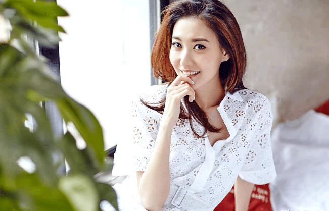 一直不温不火的她,其实拥有很好的演技,女儿更是非常漂亮!