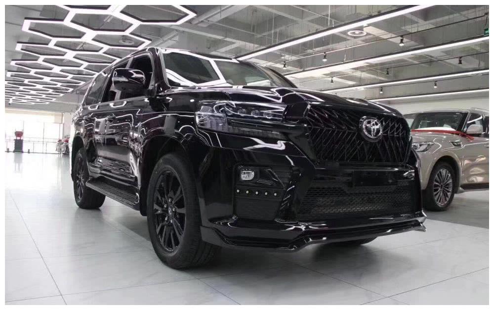 这才是男人的座驾46升v8发动机车长近5米2开出去面子十足