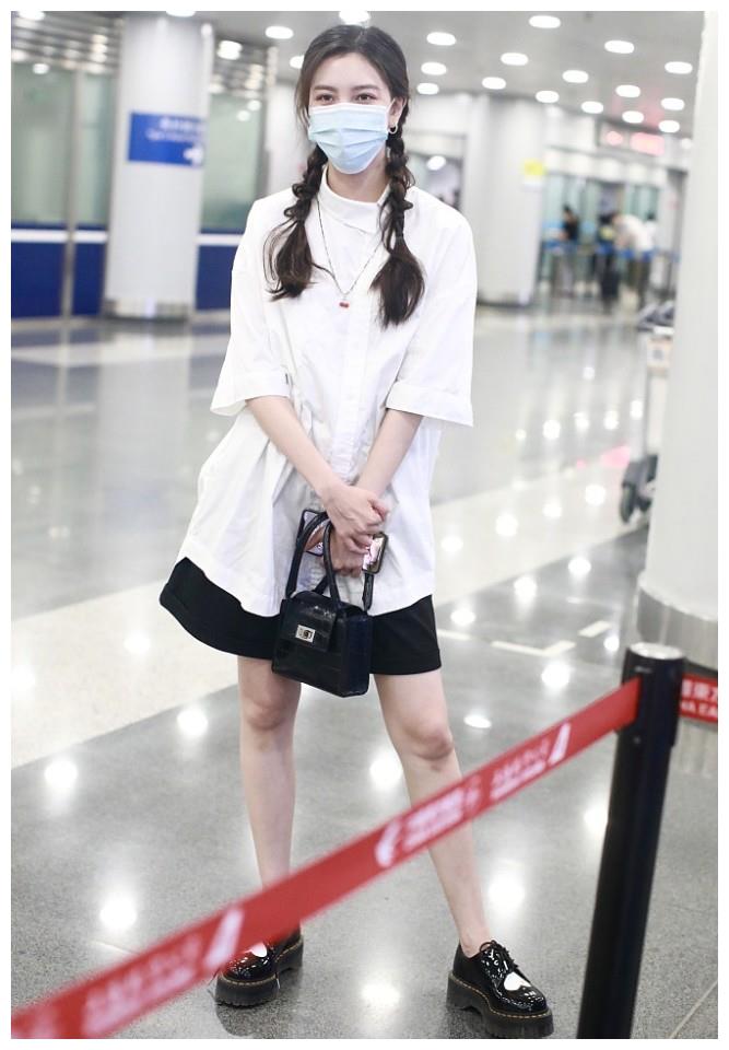 宋妍霏造型清纯简直美成校花