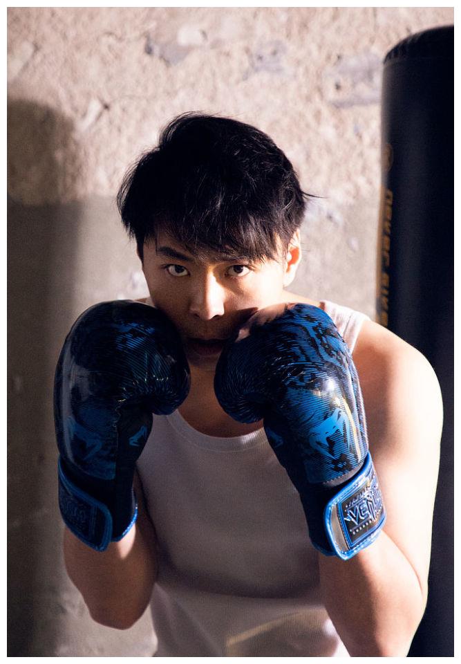 王山水肌肉拳击照曝光 搭档吴樾出演电影《愤怒的黄牛》