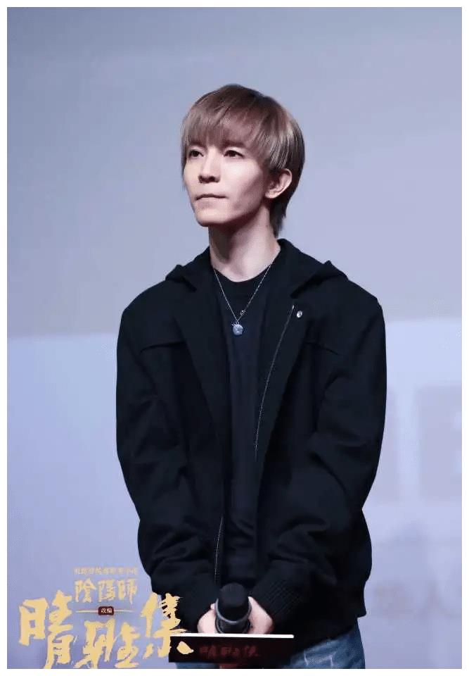 在《晴雅集》中饰演杀生石的孙晨竣在影片中有很多打斗情节,为了呈现