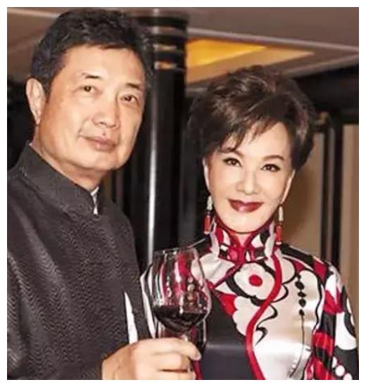 她曾和邓丽君齐名,66岁痛失独子,今70岁被2婚丈夫宠成公主|夏台凤