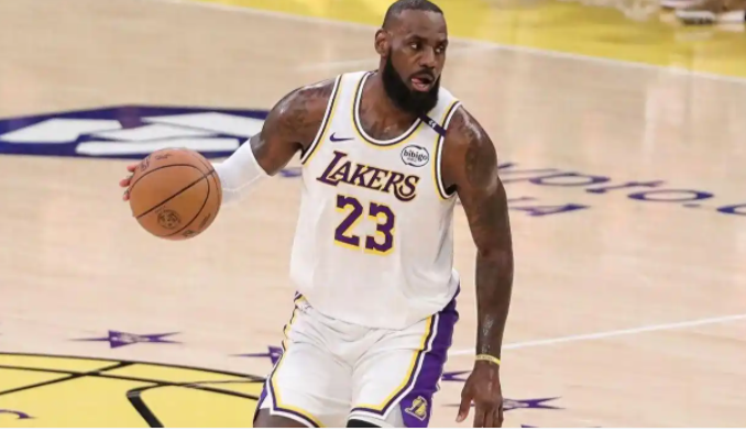 詹姆斯23+6难救主 太阳三节狂轰112分打崩湖人