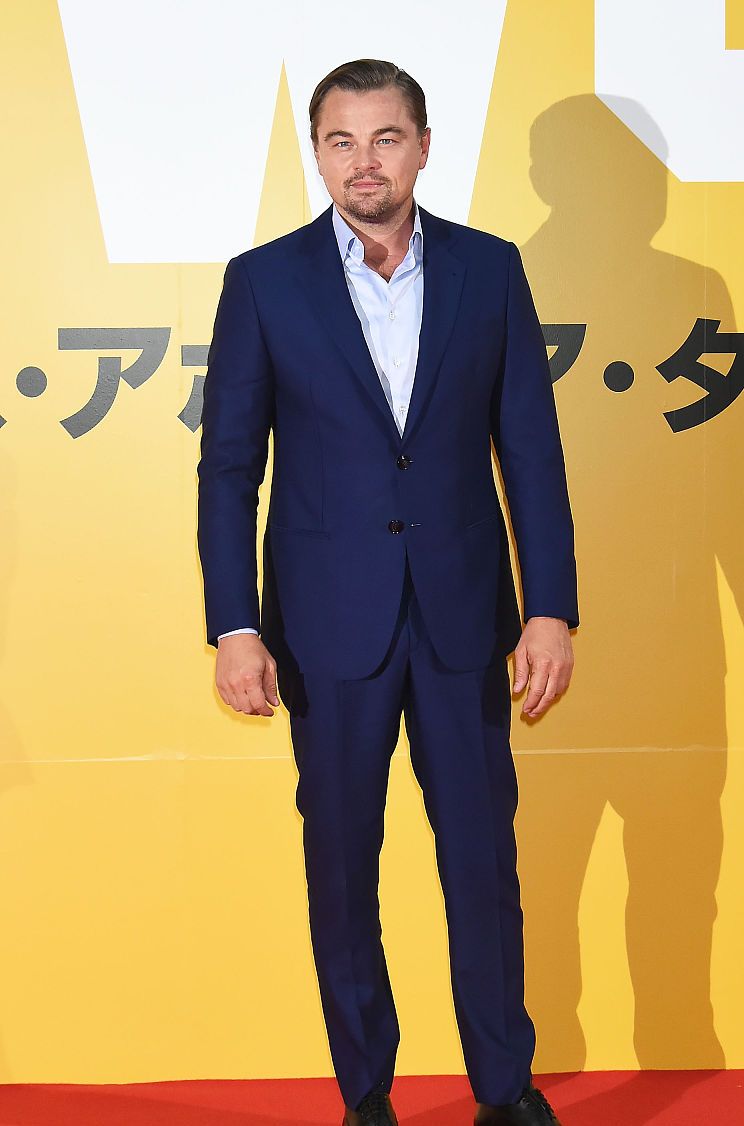 莱昂纳多·迪卡普里奥:藏蓝色西装系带皮鞋帅气有型