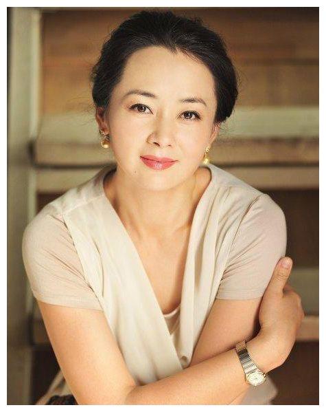 转眼间,罗秀春和张国立离婚多年,却一直单身.