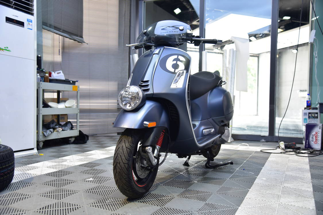 如果vespa"六天"纪念版不贴隐形车衣 和"咸鱼"有什么区别?