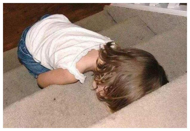 宝宝们奇葩睡姿爆红岳云鹏家的最搞笑网友难怪中国人会功夫