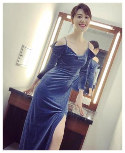 前脚遭央视弃用,后脚就陷插足丑闻,美女主持人王冠被迫退出