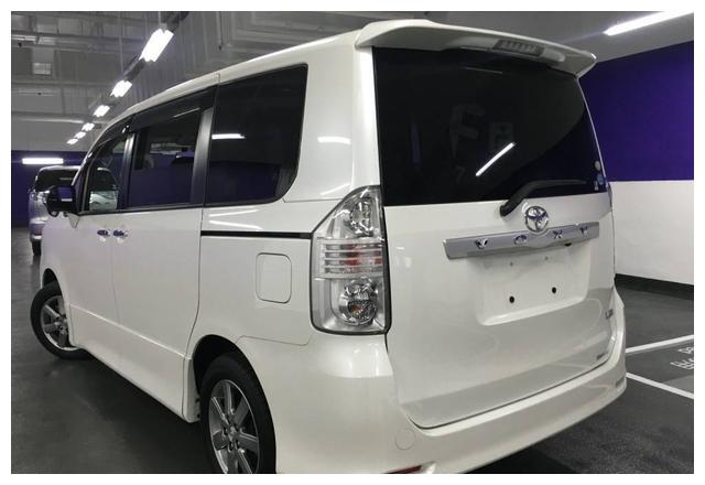 丰田"小埃尔法"亮相!配侧滑门 混动更省油!15万上市迷倒一片